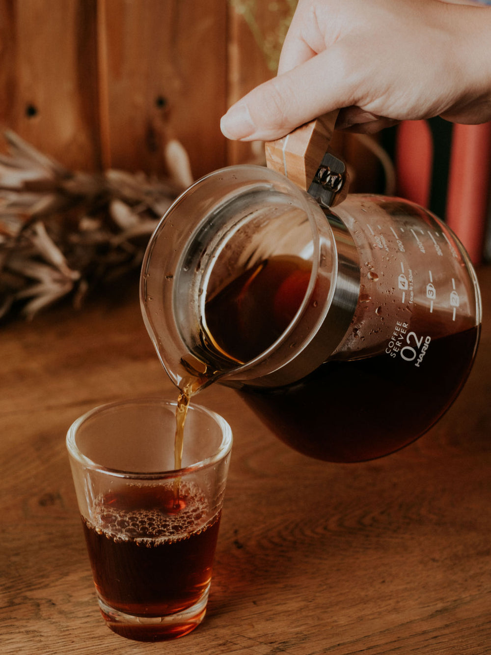 Photo of HARIO V60-02 Coffee Server (600ml/20oz) (Olive Wood) ( ) [ HARIO ] [ Decanters ]
