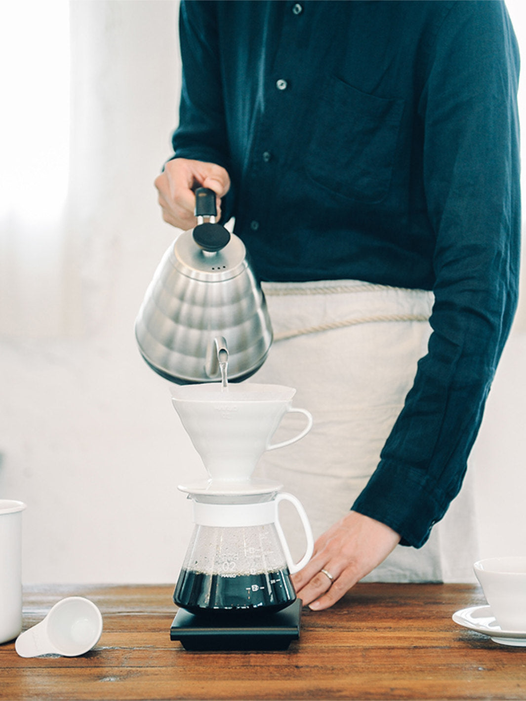 HARIO V60-02 Ceramic Dripper Set (White)